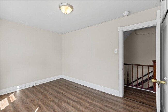 Building Photo - 204 N Broadway