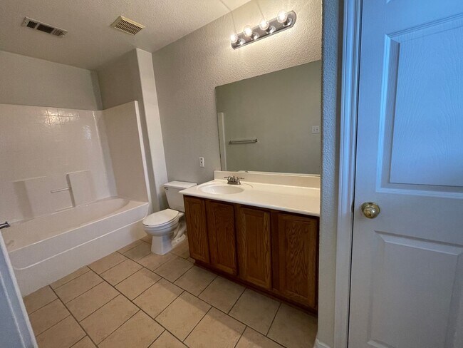 Building Photo - 1906 Charleston Ct