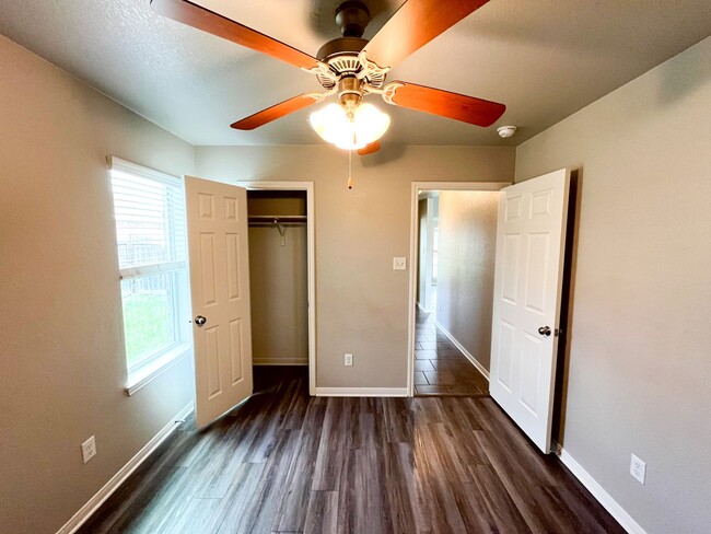 Building Photo - Available NOW!!!! This Beautiful 1 story, 4 Bedroom, 2 bath home in Killeen has a lot to offer!  ...
