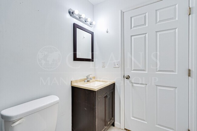 Building Photo - Charming 3-Bedroom Home Just 3 Blocks from...