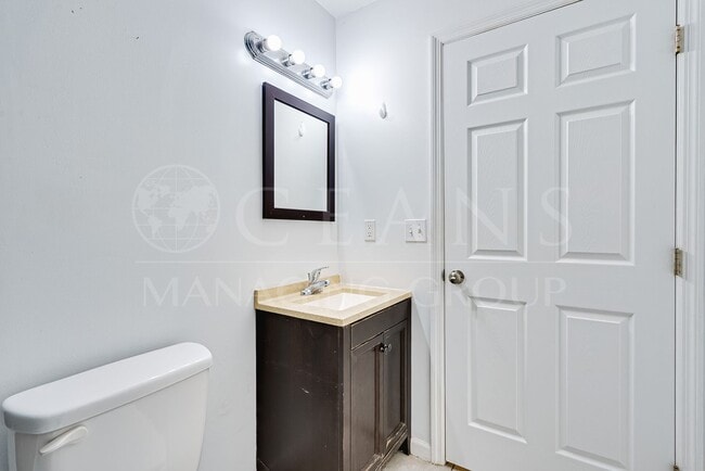 Building Photo - Charming 3-Bedroom Home Just 3 Blocks from the Ocean