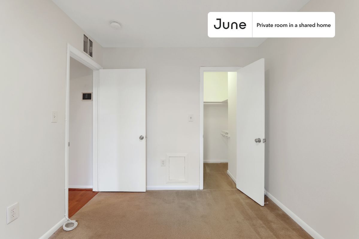 Building Photo - Room in Shared 5 bed/2 bath home