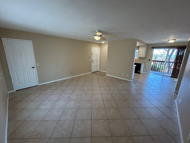 Building Photo - Coming Soon!! Spacious condo at Ascot Park Villas!!!