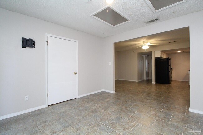 Building Photo - 416 Waycross Ave