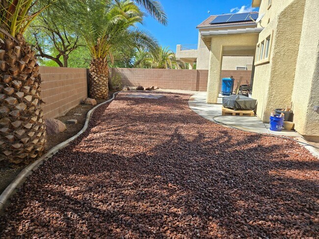 Building Photo - 2 Story Home with Gorgeous Tile Floors Downstairs
