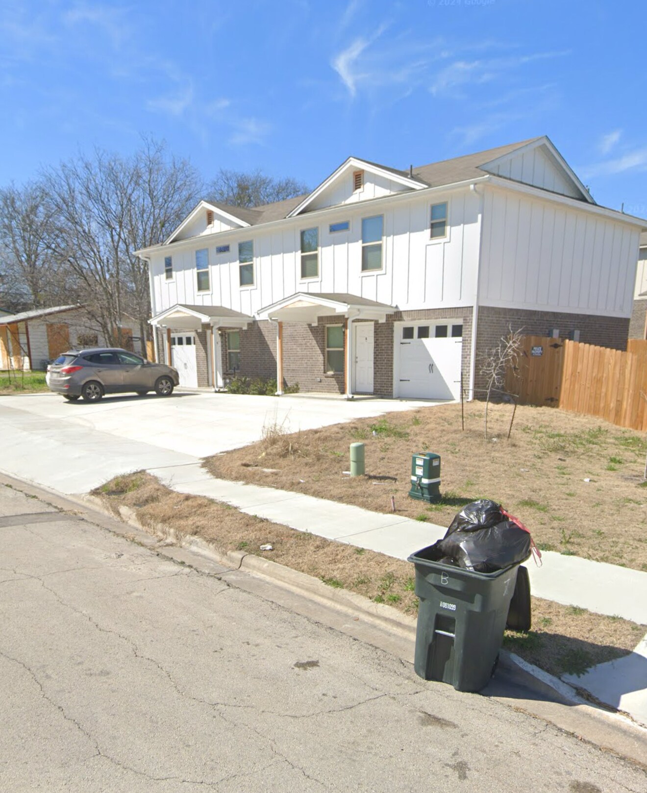 Building Photo - 605 Stringer St