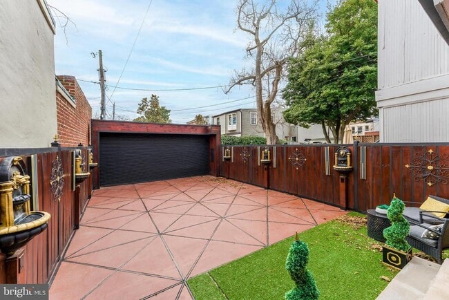 Building Photo - 810 Prince St