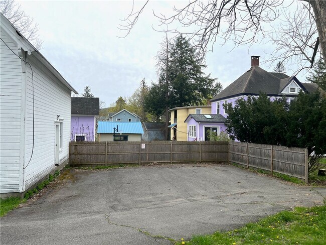 Building Photo - 89 Chestnut St