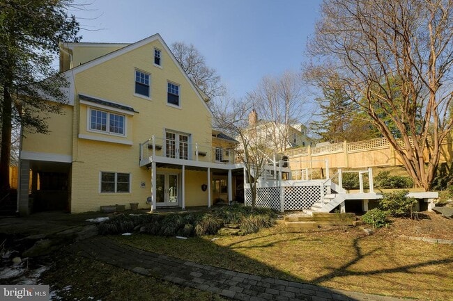 Building Photo - 5717 Chevy Chase Pkwy NW