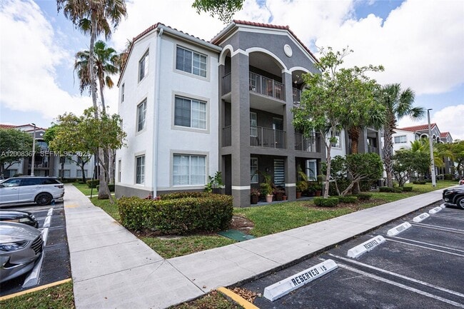 Building Photo - 6831 SW 44th St