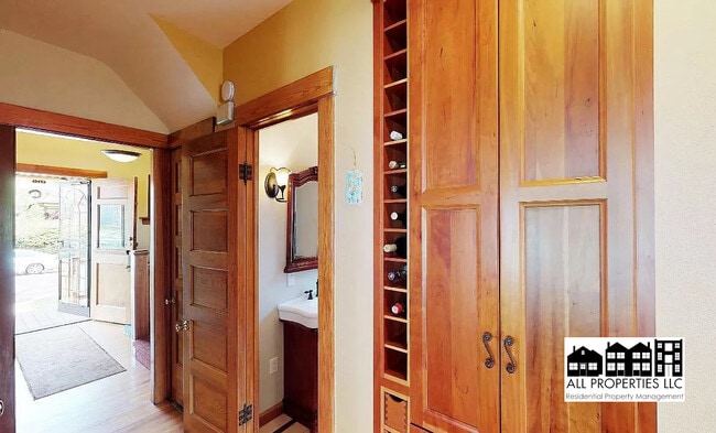 Building Photo - 3286 Meade St