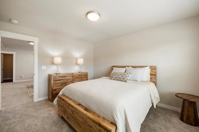 Building Photo - 2117 Firelight Wy