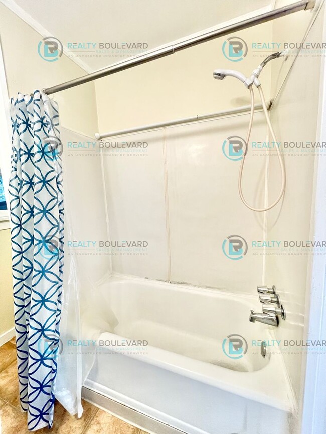 Building Photo - Charming Cottage with Private Yards, Parki...