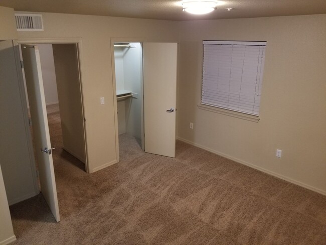 Building Photo - Upgraded West-Flagstaff Condo in the Arbor...
