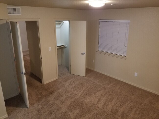 Building Photo - Upgraded West-Flagstaff Condo in the Arbors - 2 Bed, 2 Bath - NO Students & NO Pets! - Avail. NOW!!
