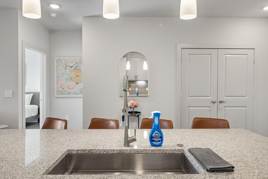 Building Photo - 5820 1/2 Cameron Rd