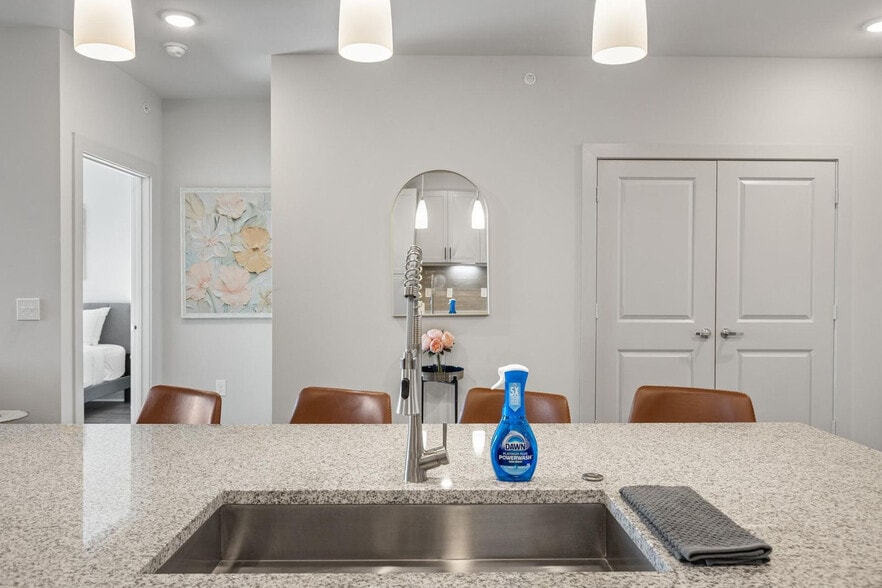 Building Photo - 5820 1/2 Cameron Road-SI FL4-ID1303394P