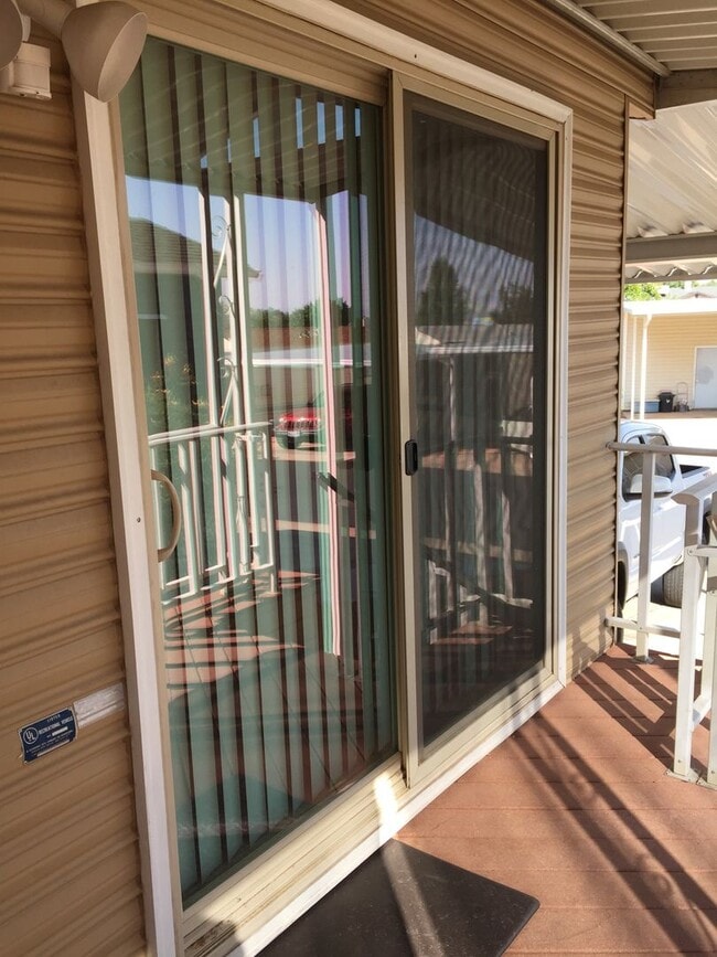 Building Photo - 55+ Community 1 Bed 1 Bath.