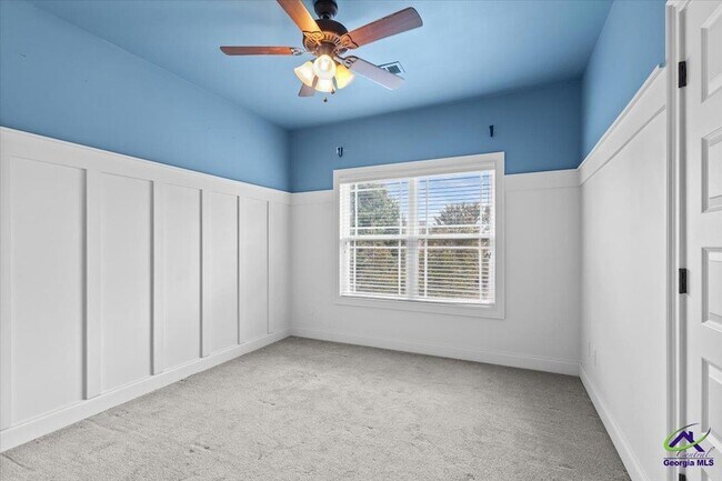 Building Photo - 300 Cheshire Dr