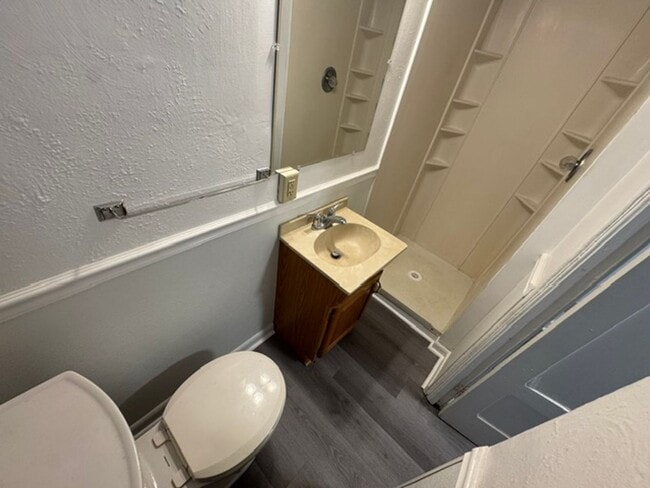 Building Photo - 27 Berwin St