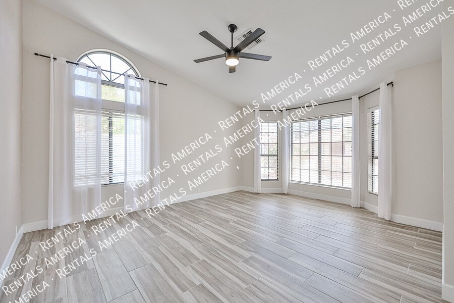 Building Photo - 3802 N Wintergreen Way