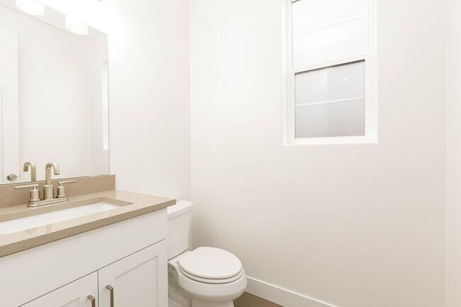 Building Photo - Beautiful New Home with access to community pool