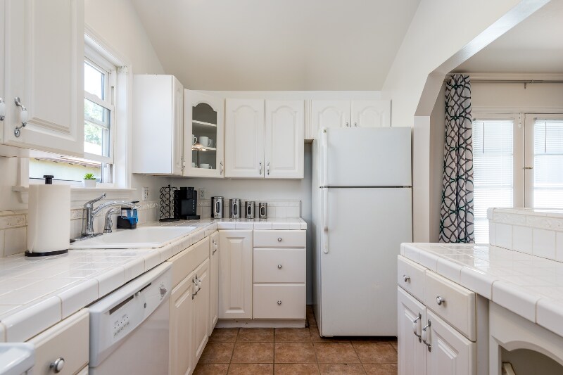 Building Photo - 259 Encina Ave