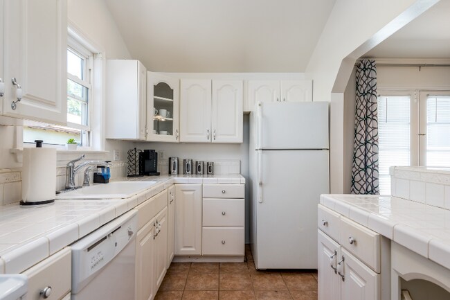 Building Photo - 259 Encina Ave