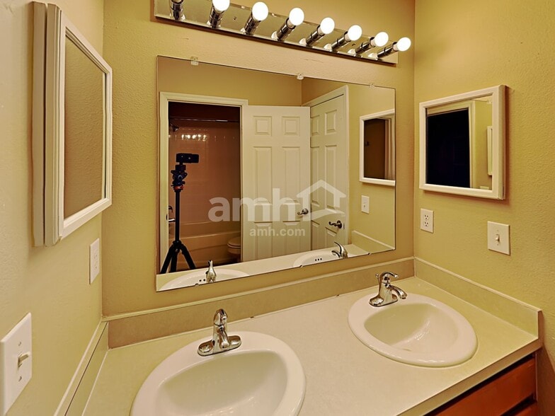 Building Photo - 7538 Dragon Fly Loop