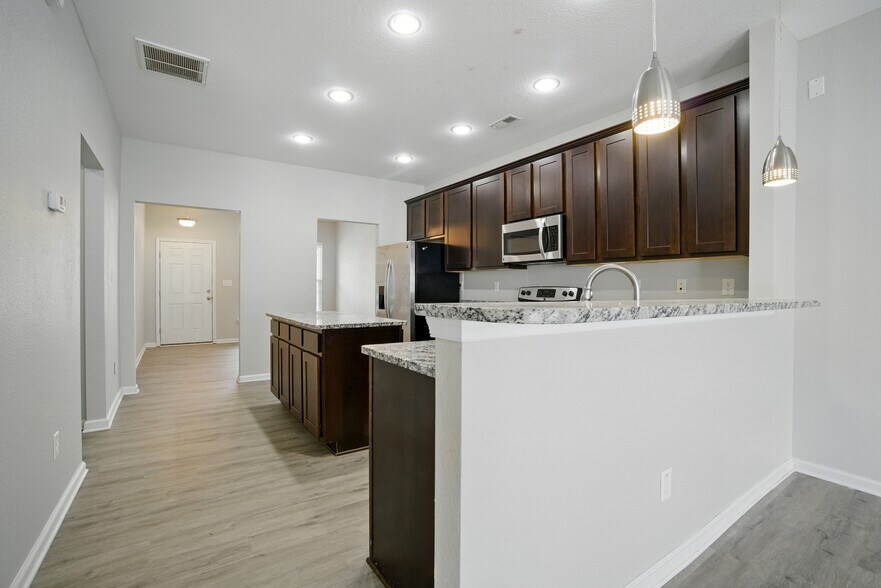 Building Photo - 5009 Breleigh Ln