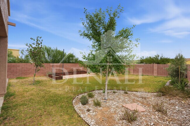 Building Photo - 584 N Highlands Grove Ln