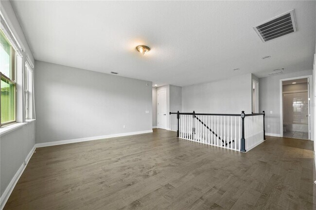 Building Photo - 8394 Lookout Pointe Dr