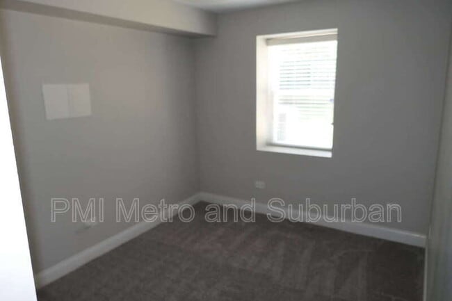 Building Photo - 1832 Dodge Ave