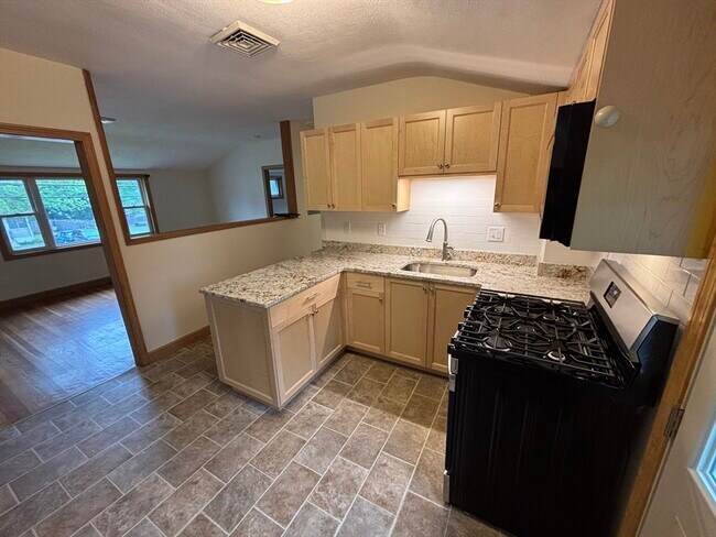 Building Photo - 588 Walpole St