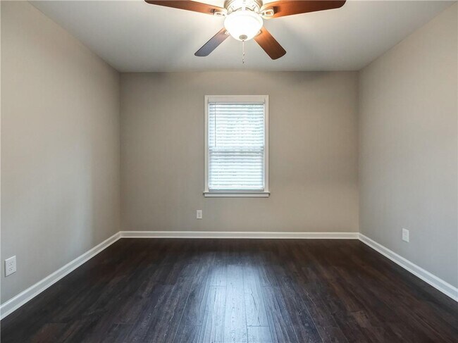 Building Photo - 4745 Hillside Dr