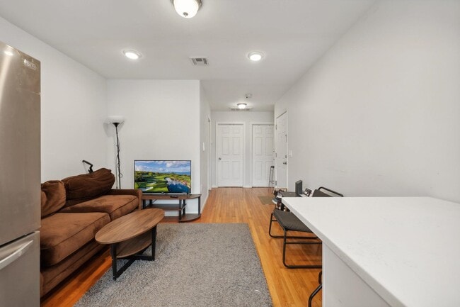 Building Photo - 240.5 South St