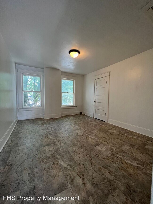 Building Photo - 1 br, 1 bath House - 1032 E Commercial Unit A