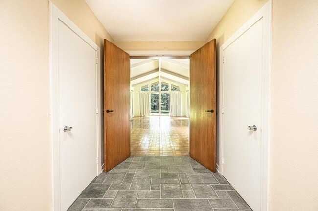 Building Photo - 153 Hillhaven Pl SE