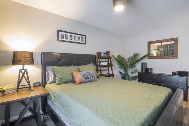 Building Photo - 4605 Coronado Dr