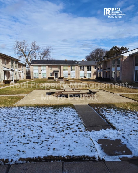 Building Photo - 22108 Dante St