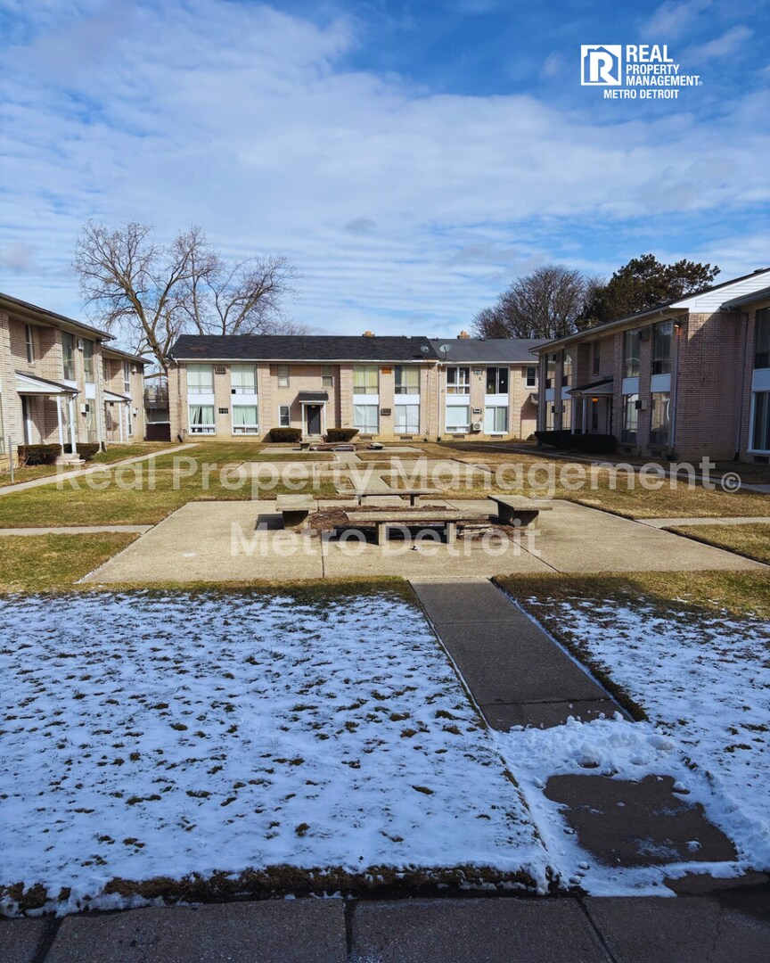 Building Photo - 22108 Dante St