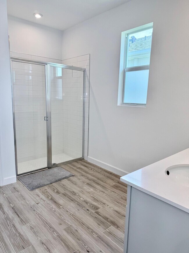 Building Photo - 10525 SW Orana Dr
