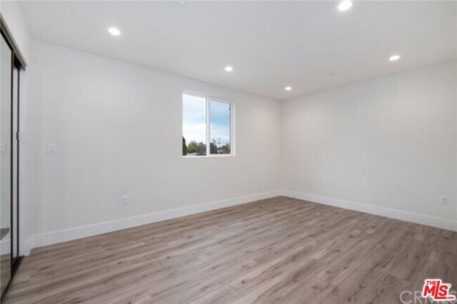 Building Photo - 2319 Redondo Blvd