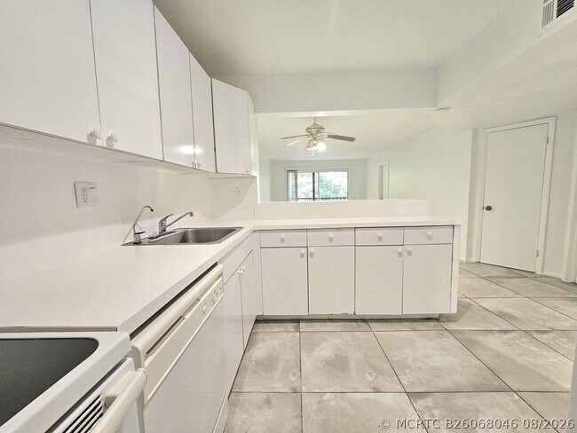 Building Photo - 8000 S Colony Cir