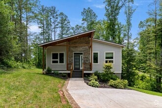 Building Photo - Modern Charm in the Country