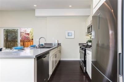 Kitchen with brand new appliances - 2504 Grant St