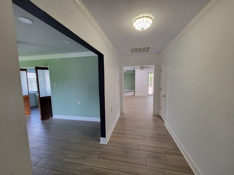 Building Photo - 2942 Palm Cir
