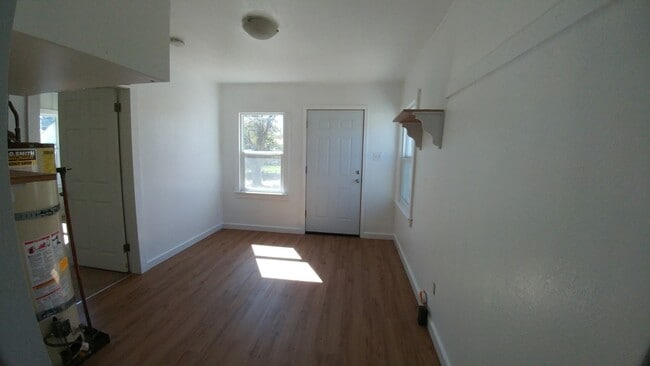 Building Photo - 2 Bedroom 1 Bath- House