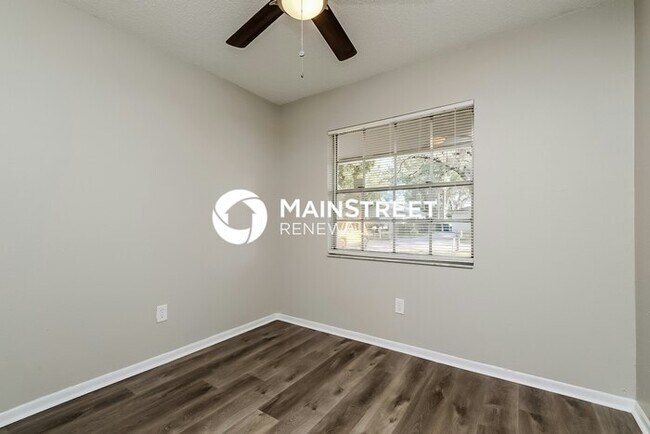 Building Photo - 3 Bedroom Pet-Friendly Home in TAMPA, FL with Main Street Renewal