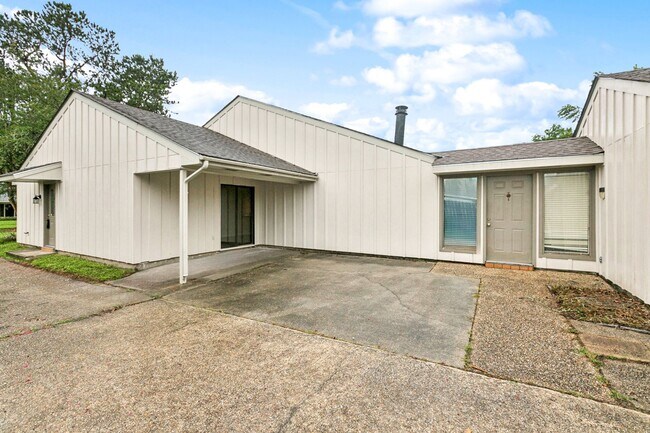 Building Photo - 12037 Oak Haven Ave